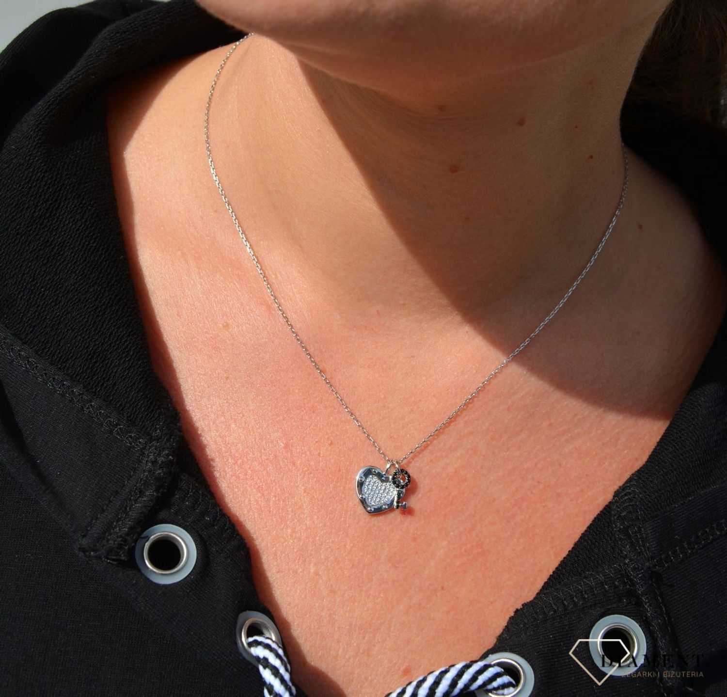 Naszyjnik srebrny celebrytka serce z kluczykiem N YB 264 084.jpg